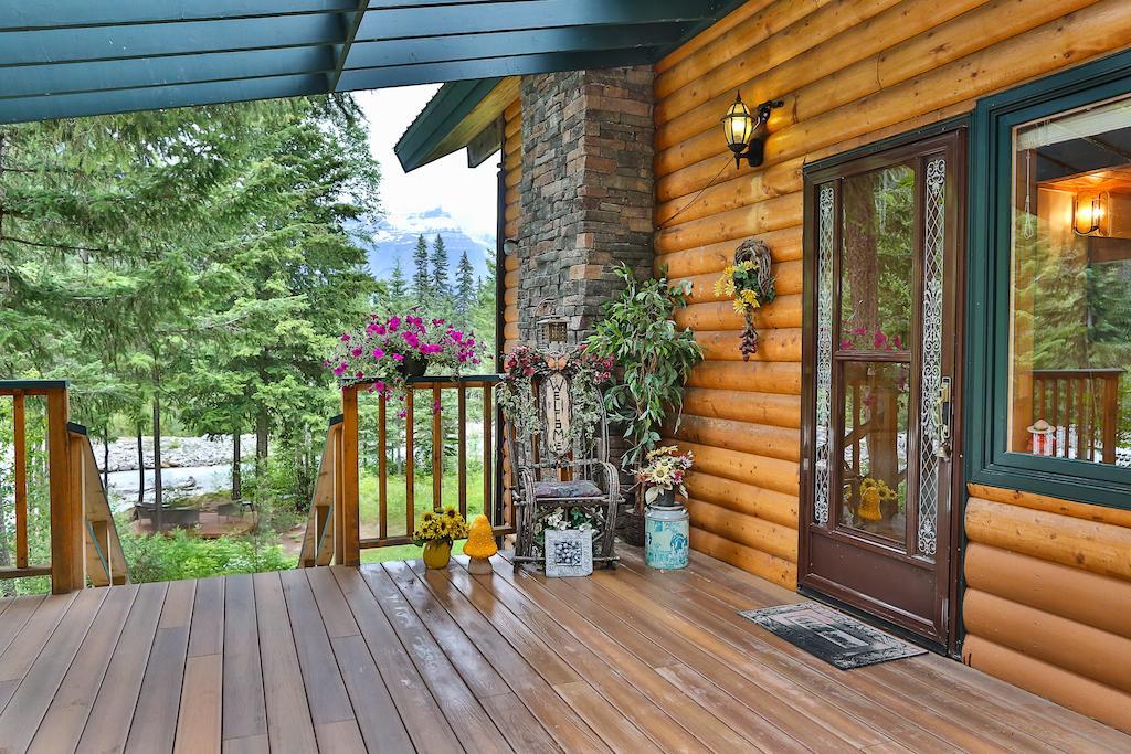 Mountain River Lodge Mount Robson Exterior photo
