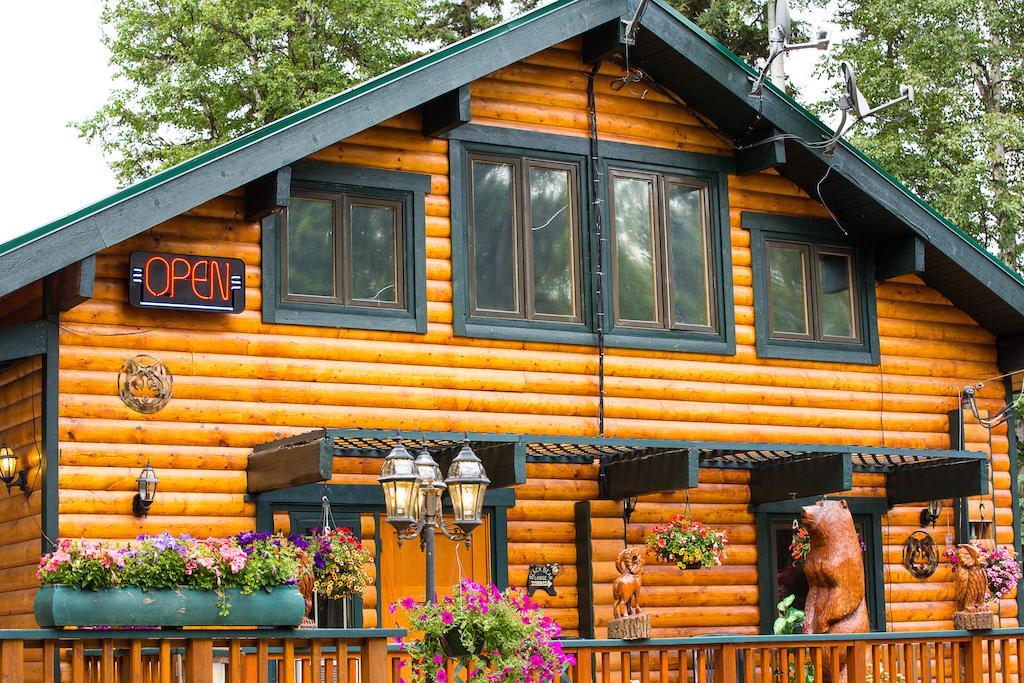 Mountain River Lodge Mount Robson Exterior photo